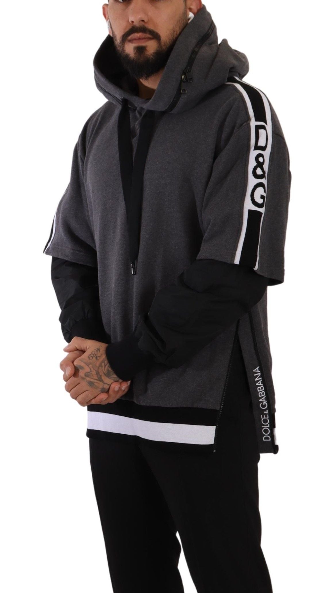 سترة دولتشي آند غابانا رمادية سوداء من القطن بغطاء رأس #DGMILLENNIALS