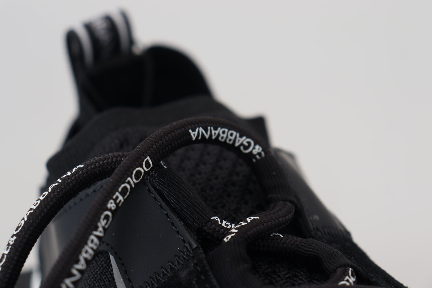 حذاء رياضي للمشي لمسافات طويلة من دولتشي آند غابانا أسود شبكي سورينتو