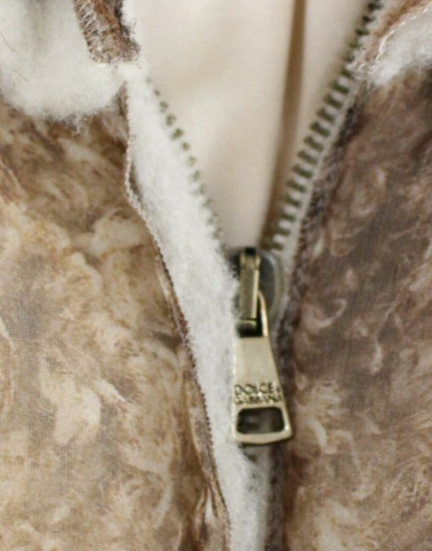 فستان من الحرير بدون أكمام باللون البني من دولتشي آند غابانا