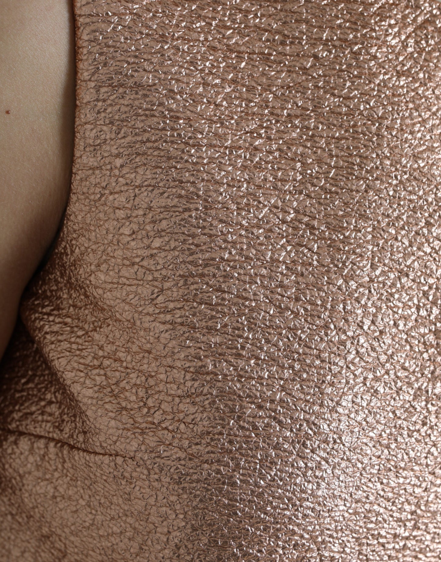 فستان دولتشي آند غابانا الوردي الجاكار بدون أكمام قصير