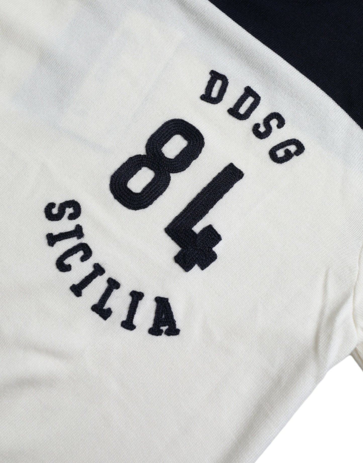 قميص هنلي من دولتشي آند غابانا أبيض وأسود من سيسيليا، بلوفر