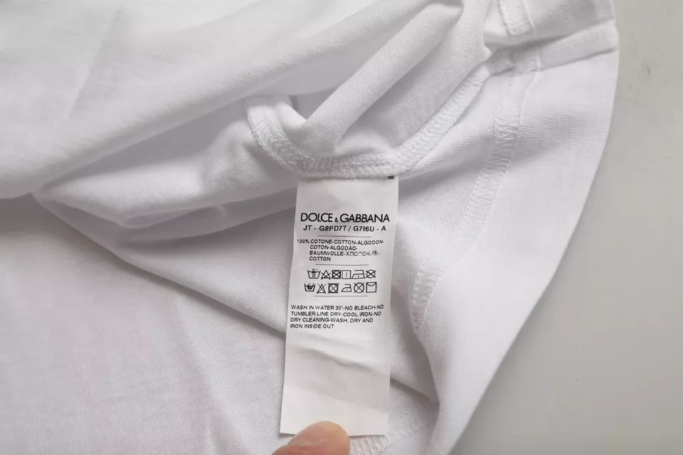 تي شيرت دولتشي آند غابانا أبيض برقبة دائرية وأكمام قصيرة وشعار