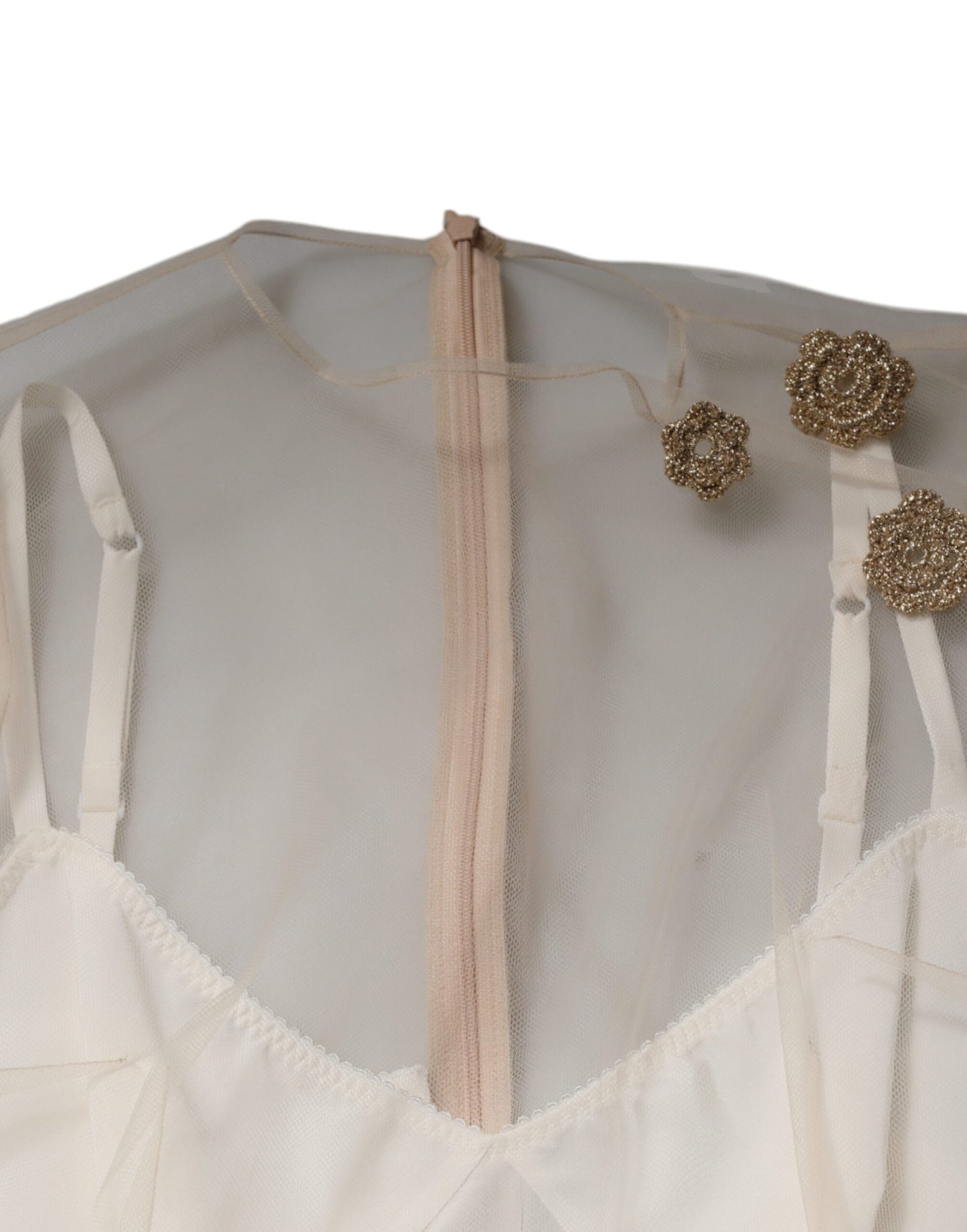 فستان دولتشي آند غابانا أبيض شفاف من التول وصدرية ضيقة متوسط الطول