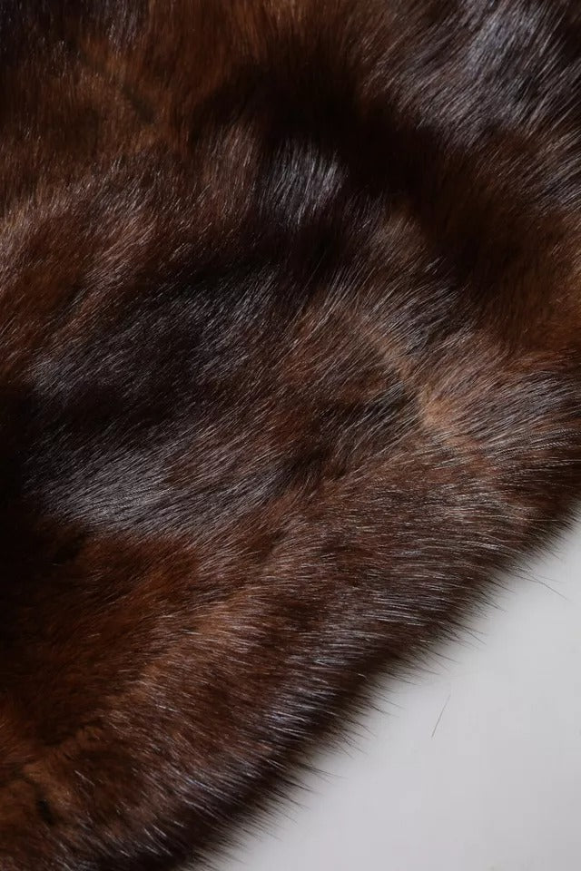 وشاح دولتشي آند غابانا المخطط باللون الأسود والبني مع شال من الفرو