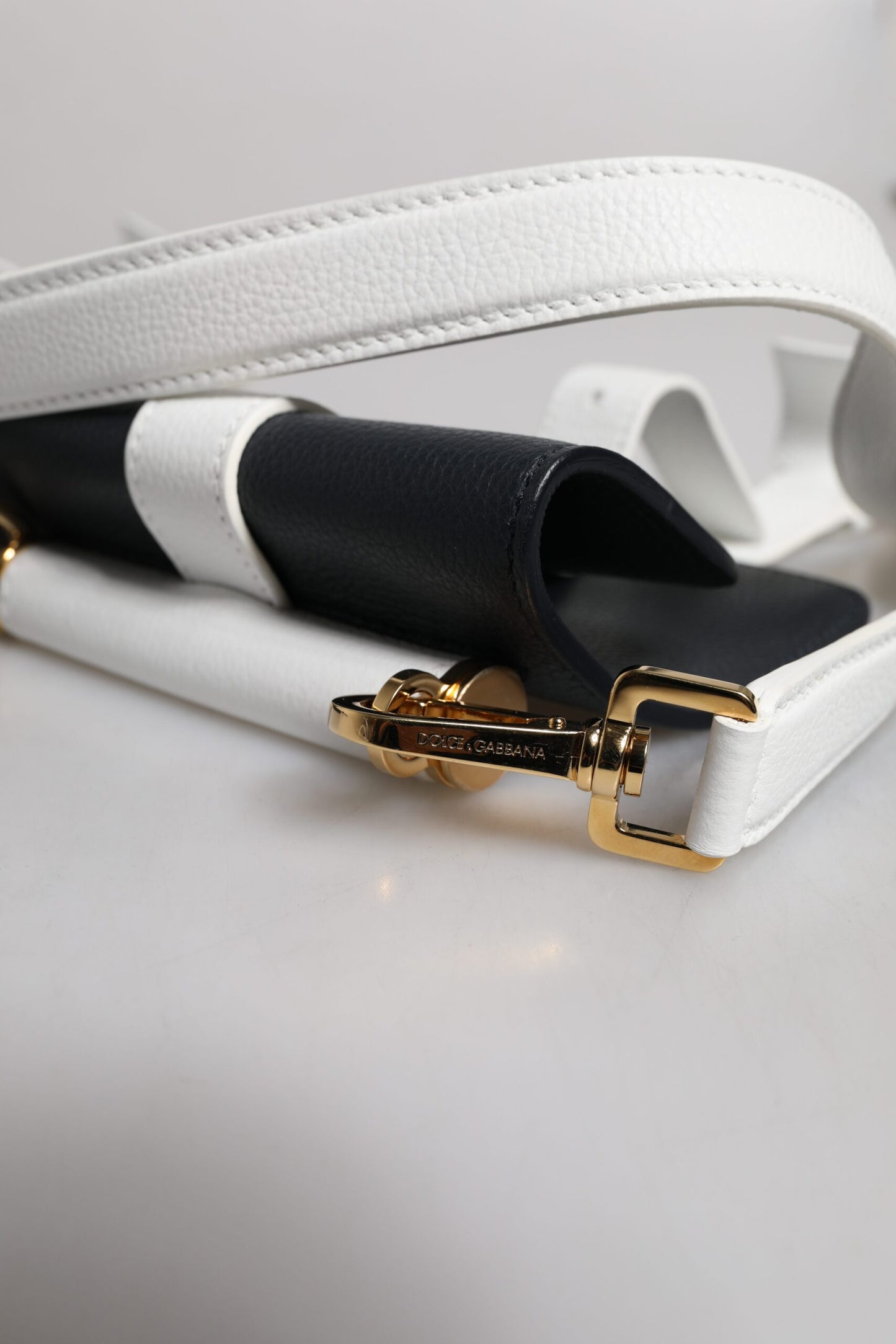 حقيبة كتف دولتشي آند غابانا من جلد العجل باللون الأزرق والأبيض