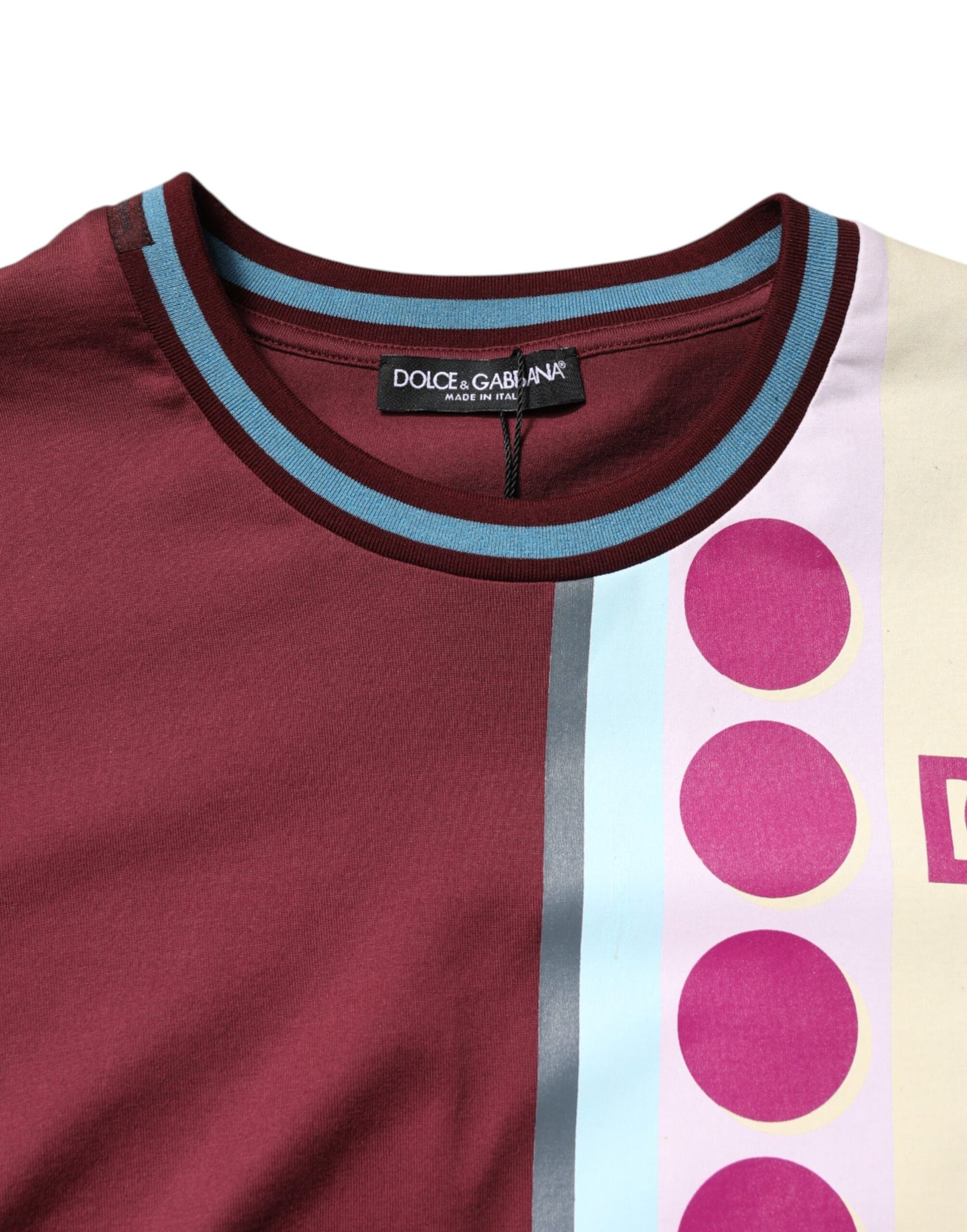 تي شيرت دولتشي آند غابانا متعدد الألوان مطبوع عليه شعار بأكمام قصيرة