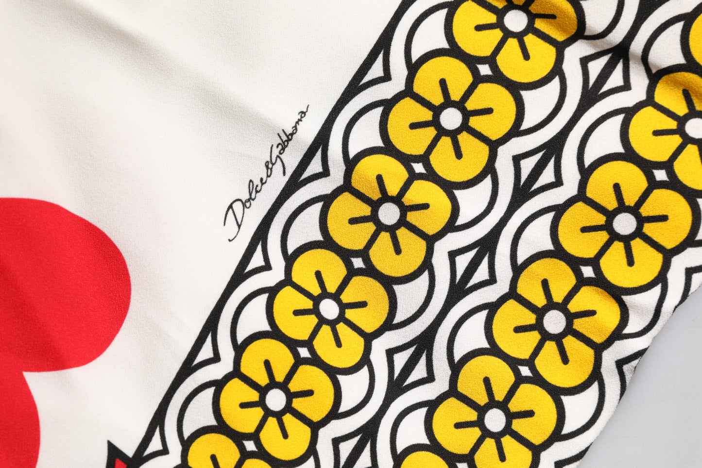 فستان دولتشي آند غابانا الأبيض "ملكة القلوب" بدون أكمام ماكسي