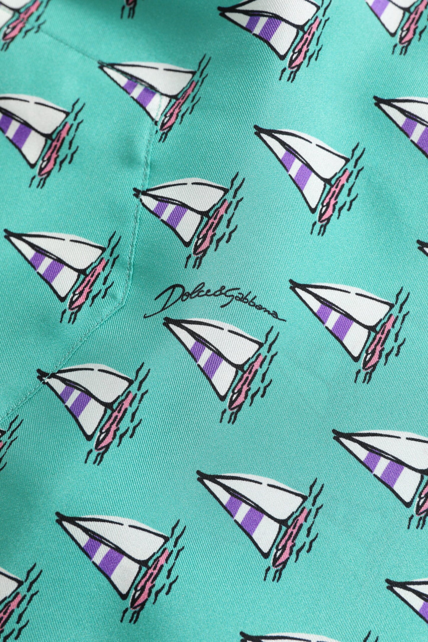 قميص دولتشي آند غابانا الأخضر المطبوع بأكمام قصيرة