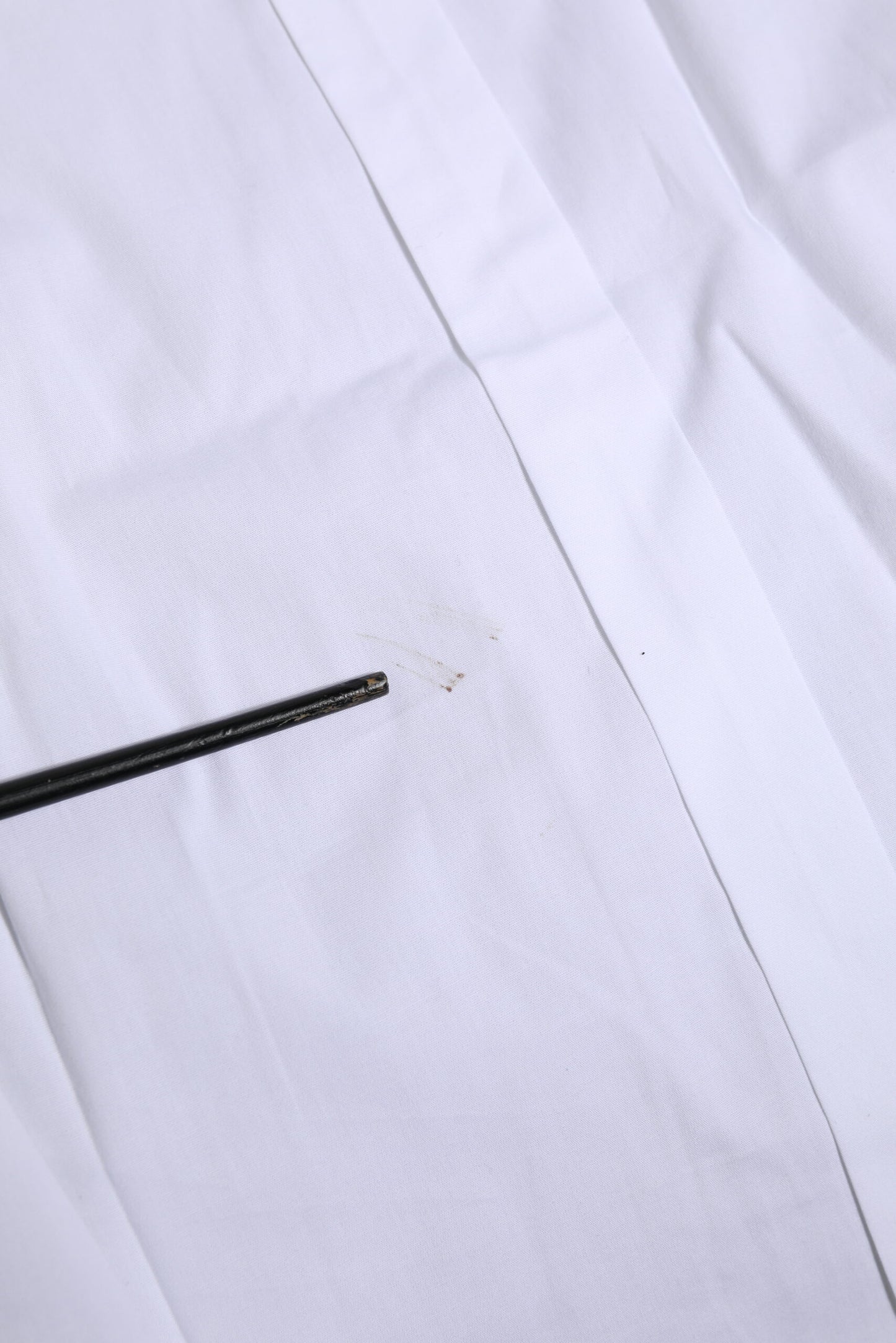 قميص رسمي بأكمام طويلة من القطن الأبيض الذهبي من دولتشي آند غابانا