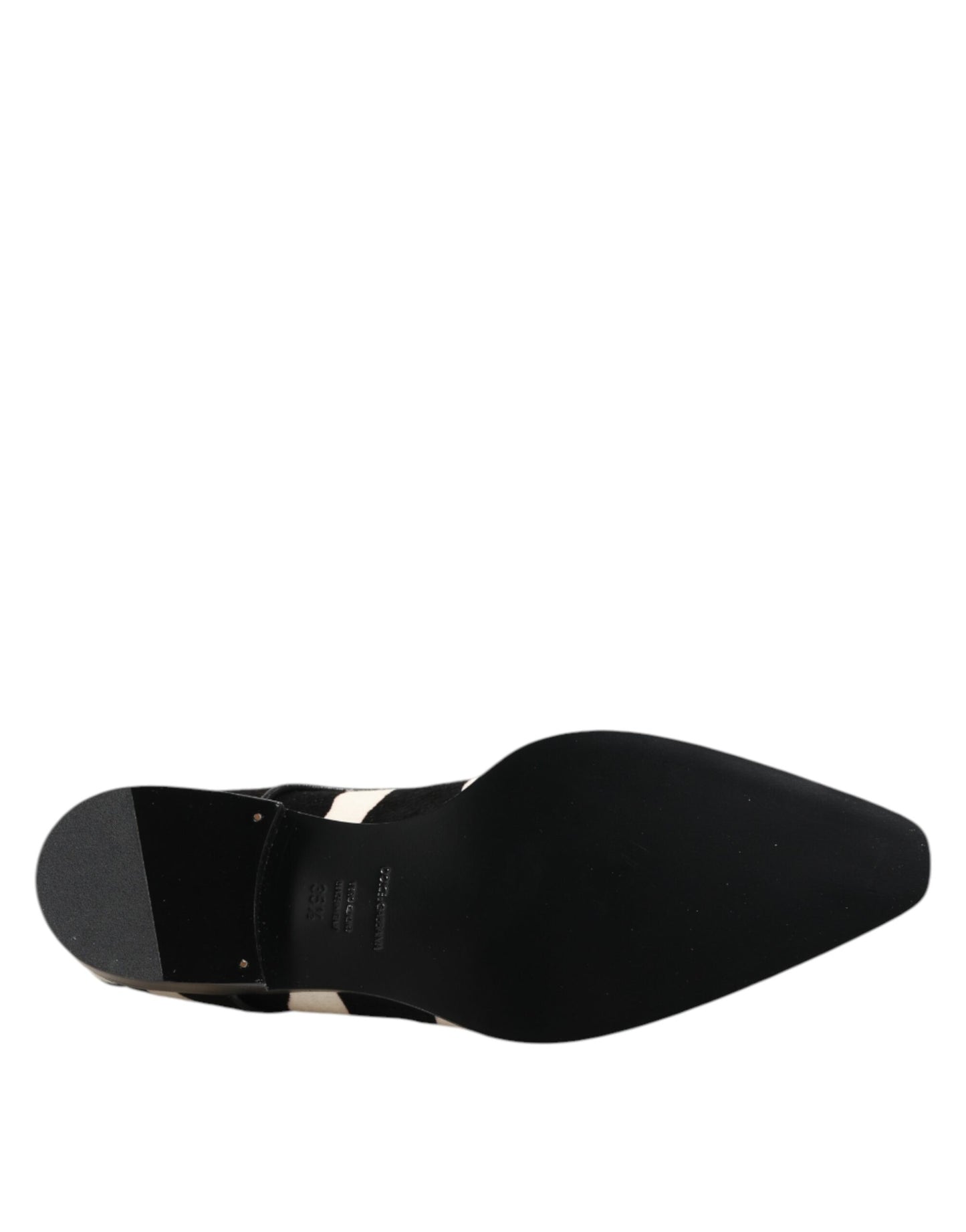 حذاء دولتشي آند غابانا الرسمي من فرو الحمار الوحشي باللونين الأسود والأبيض