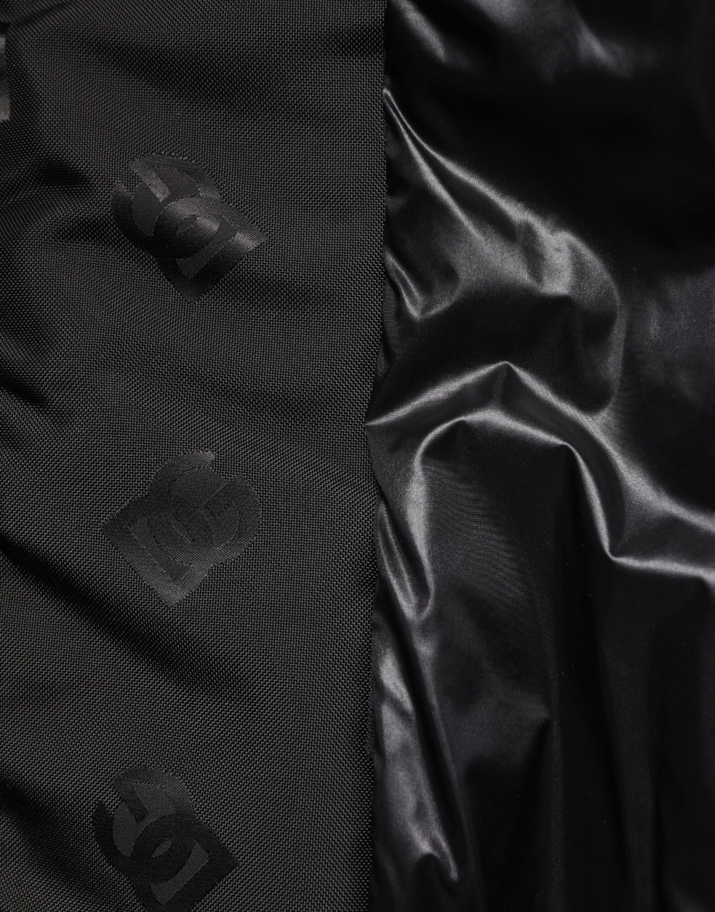 جاكيت دولتشي آند غابانا الأسود كارغو ويندبراكر لوجو مانيا