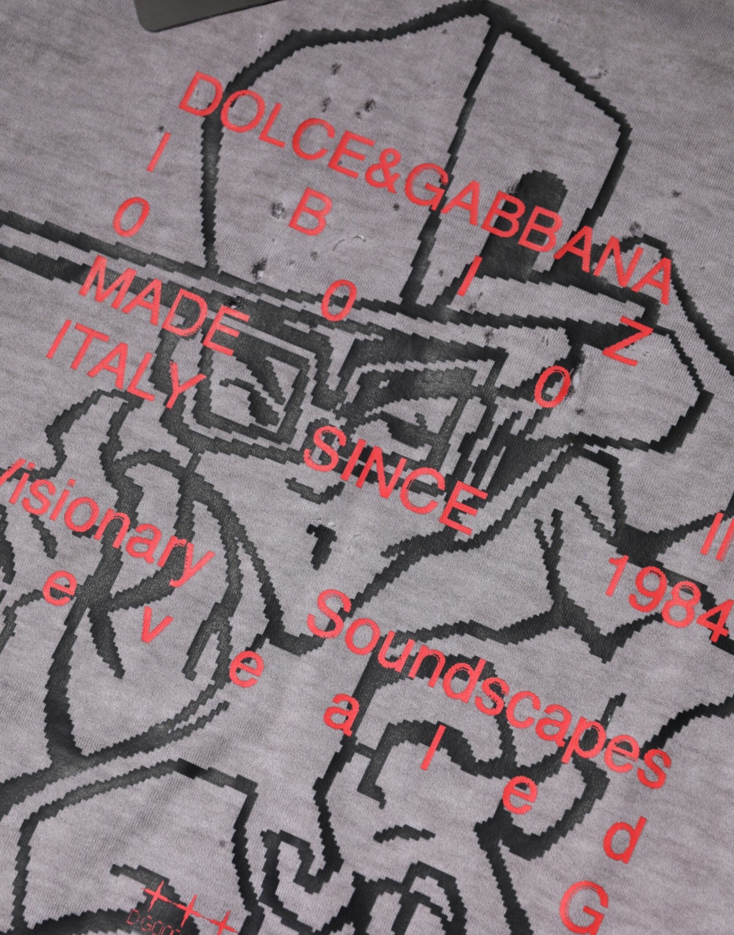 تي شيرت دولتشي آند غابانا رمادي بطبعة جرافيكية من القطن برقبة دائرية