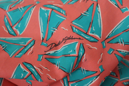 تي شيرت قطني بطبعة قارب شراعي وردي من دولتشي آند غابانا