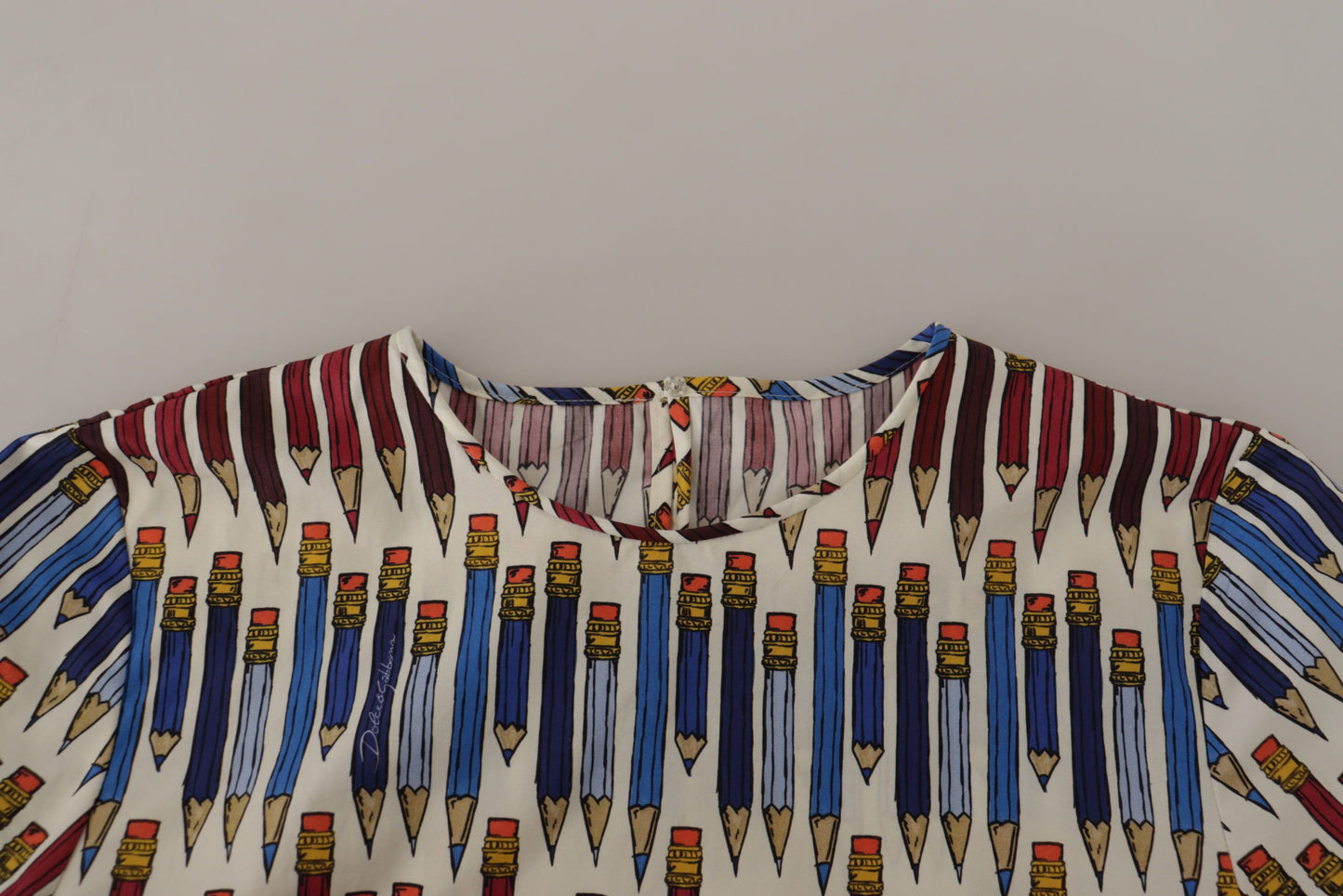 بلوزة تي شيرت قطنية بطبعة قلم رصاص بيضاء من دولتشي آند غابانا