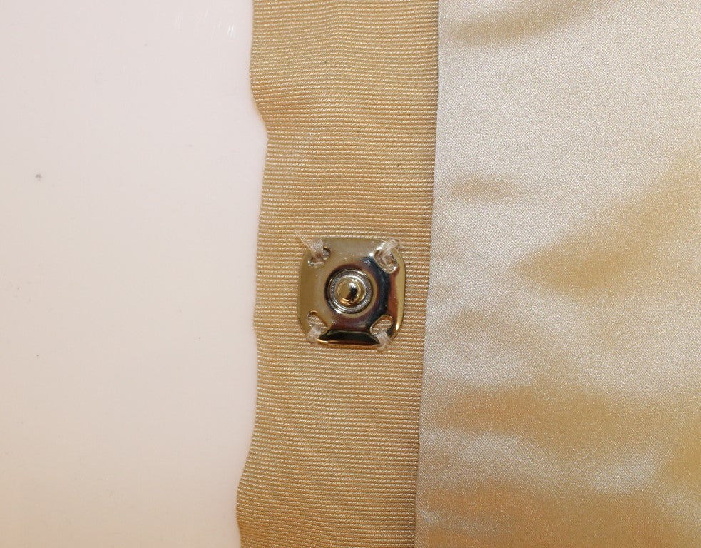 دولتشي آند غابانا وشاح فرو المنك البيج فولارد الرقبة