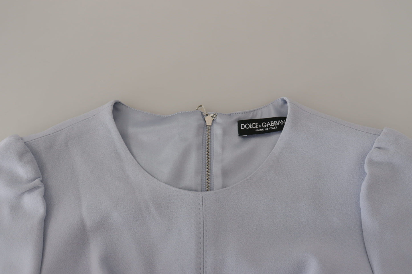 فستان دولتشي آند غابانا متوسط ​​الطول من الفيسكوز مزين بالزهور باللون الأزرق