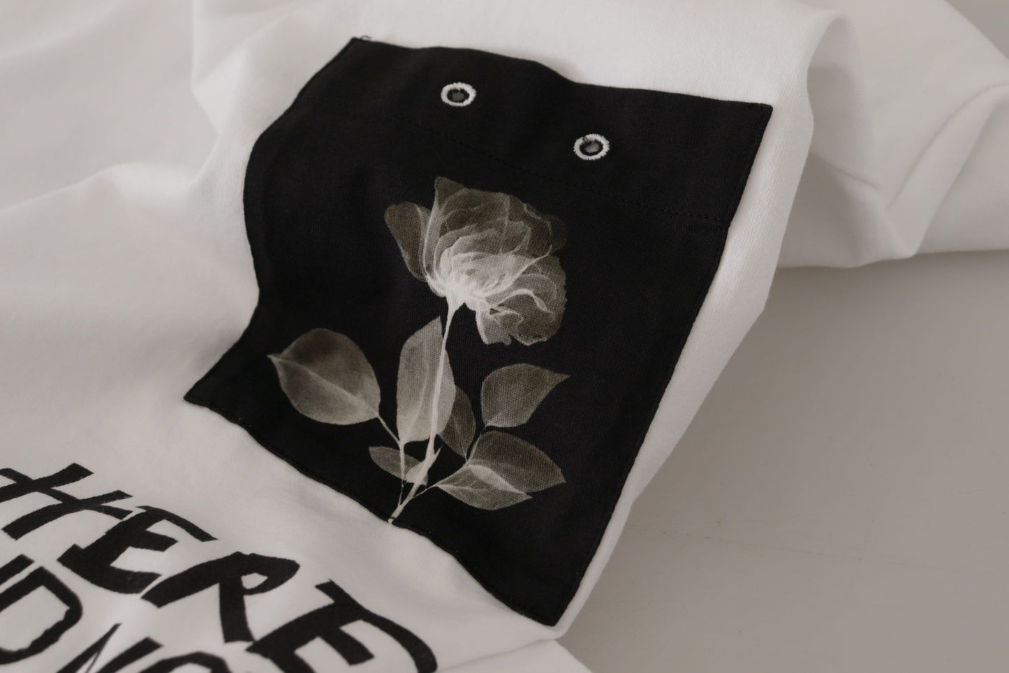 تي شيرت دولتشي آند غابانا أبيض بطبعة شعار، بياقة دائرية، قطني