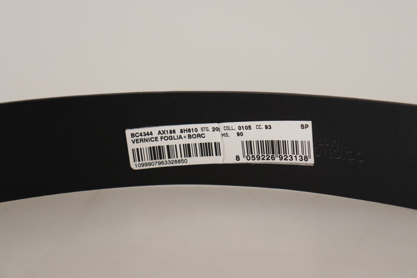 حزام دولتشي آند غابانا بإبزيم من الجلد باللون الأزرق اللامع باللون الفضي