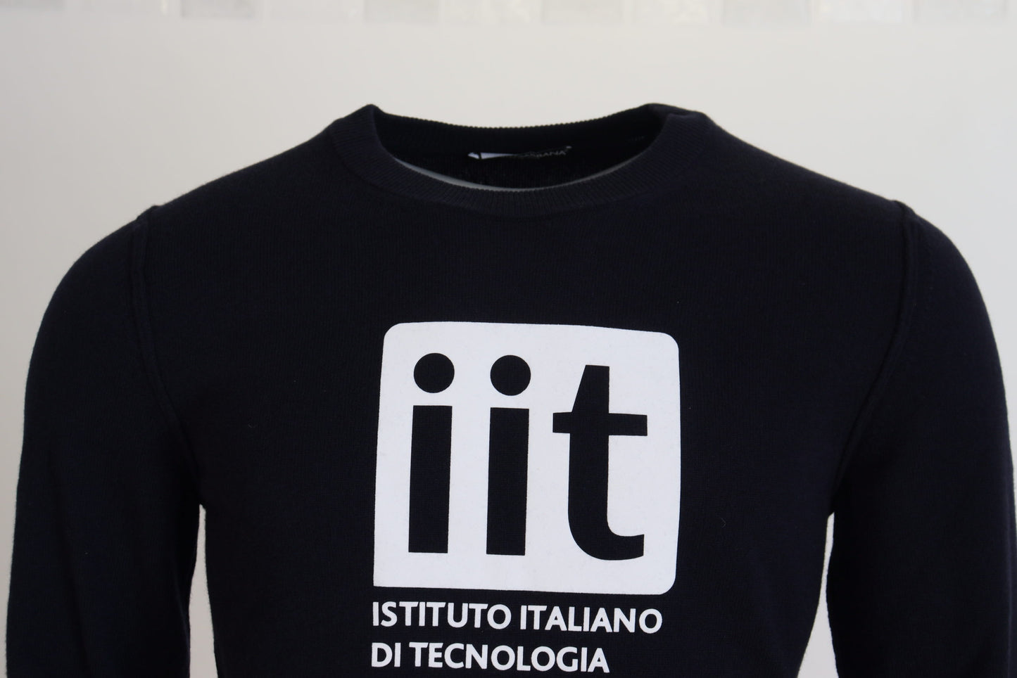 سترة دولتشي آند غابانا زرقاء من الكشمير بطبعة iit