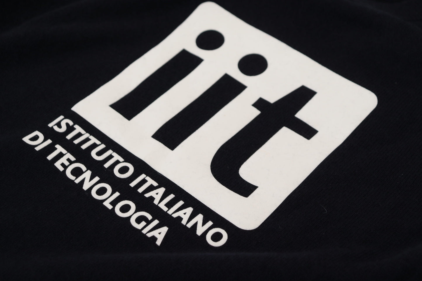 سترة دولتشي آند غابانا زرقاء من الكشمير بطبعة iit