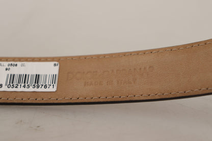 حزام دولتشي آند غابانا من جلد العجل الأسود مع مشبك معدني منقوش بشعار