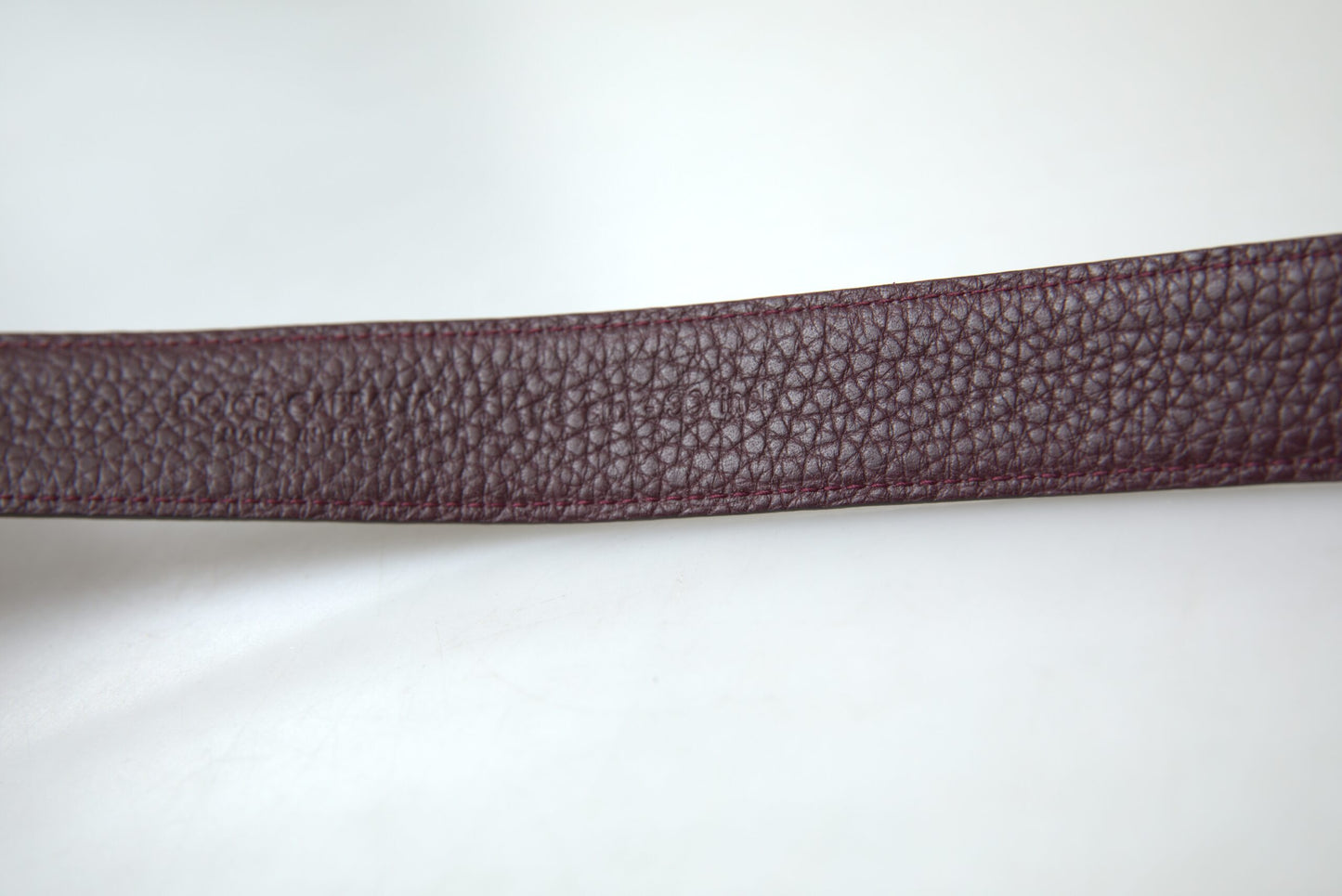 حزام دولتشي آند غابانا للرجال من الجلد البني بإبزيم معدني