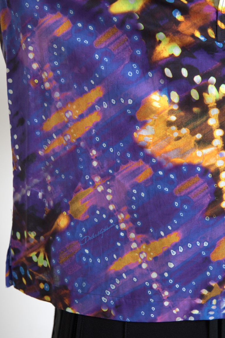 قميص بولو رجالي من القطن بطبعة لومينير من دولتشي آند غابانا