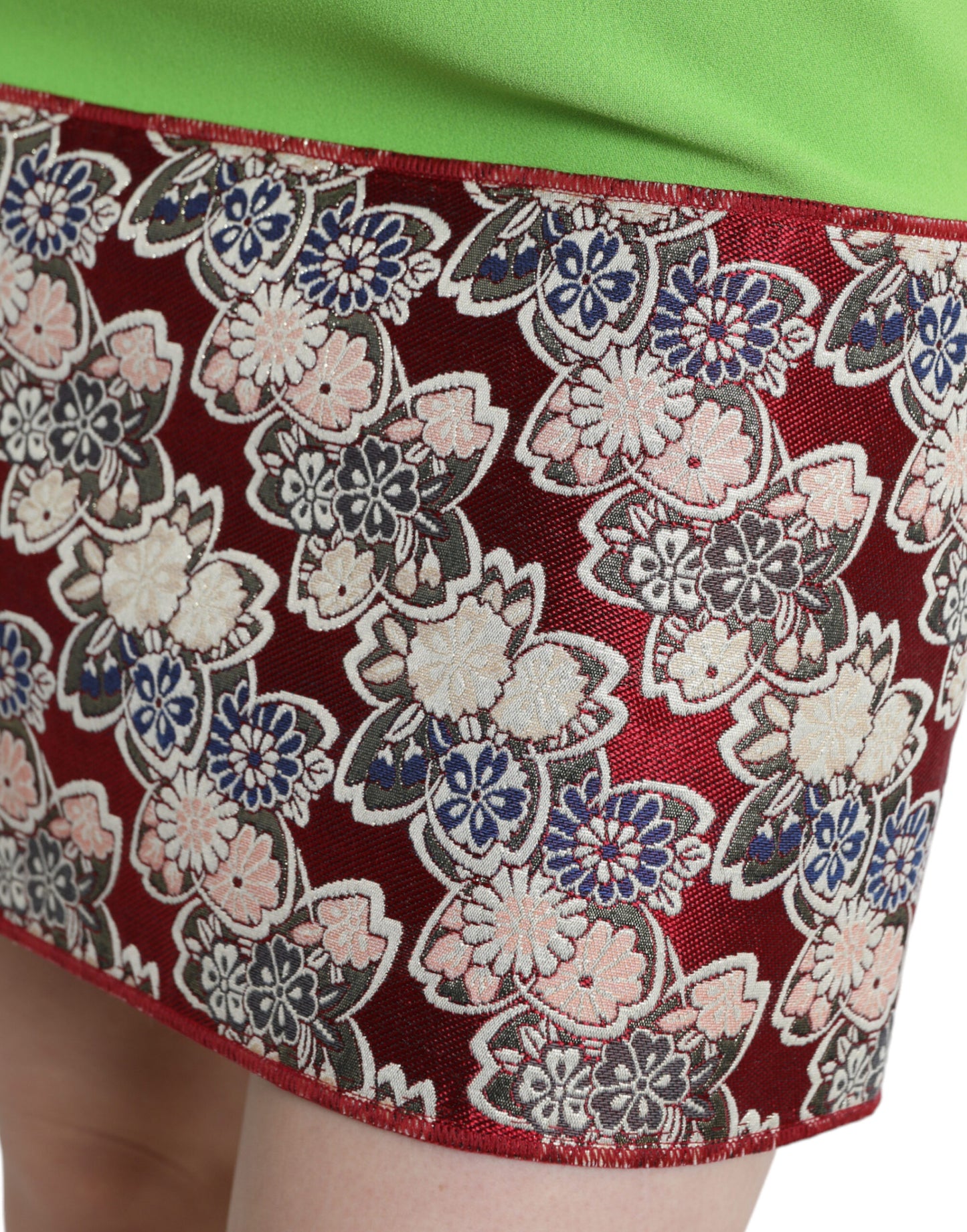 فستان دولتشي آند غابانا أخضر تفاحي بدون أكمام بألواح