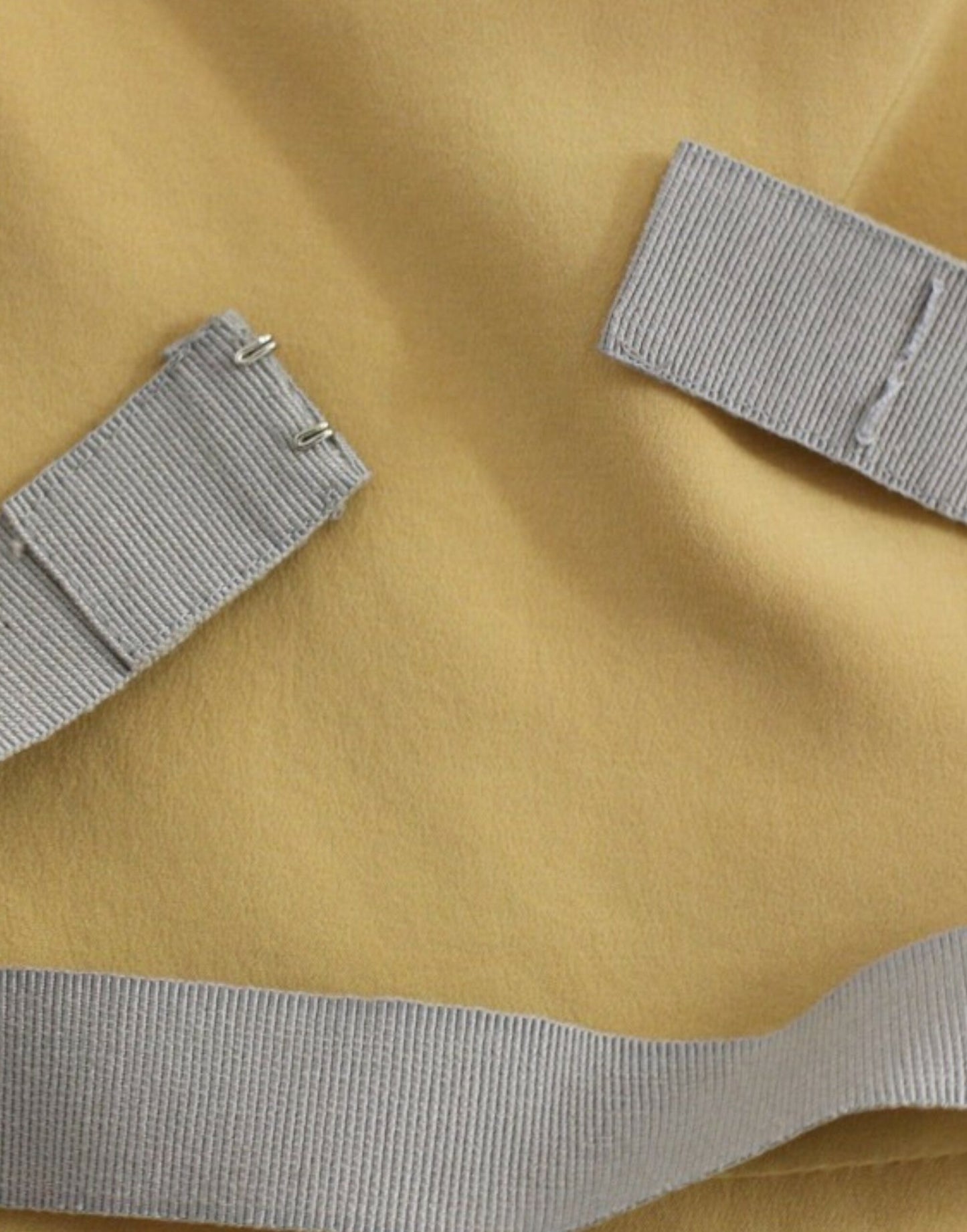 فستان من الحرير البرونزي من دولتشي آند غابانا