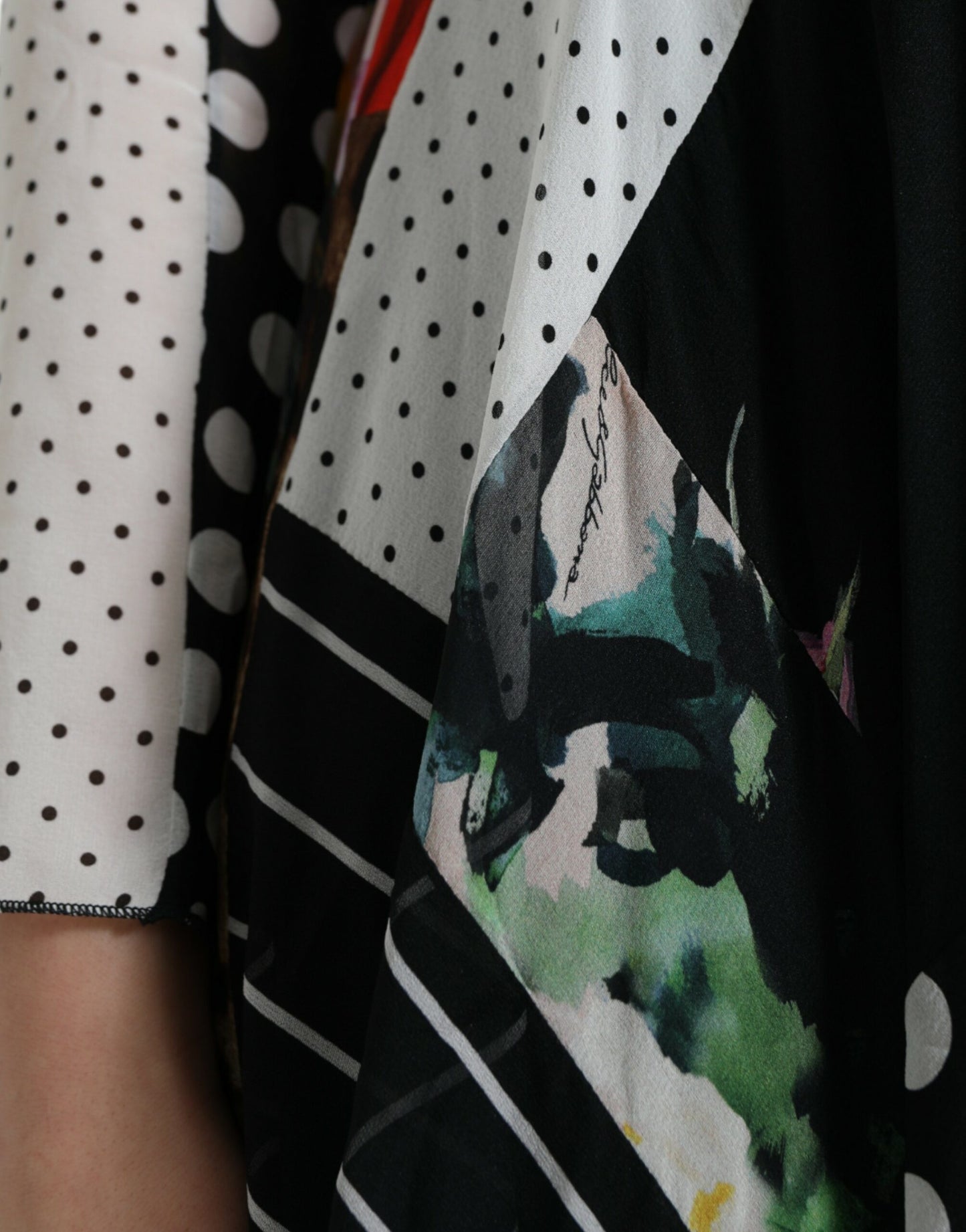 فستان دولتشي آند غابانا متعدد الألوان بنقشة جلد النمر المزهر