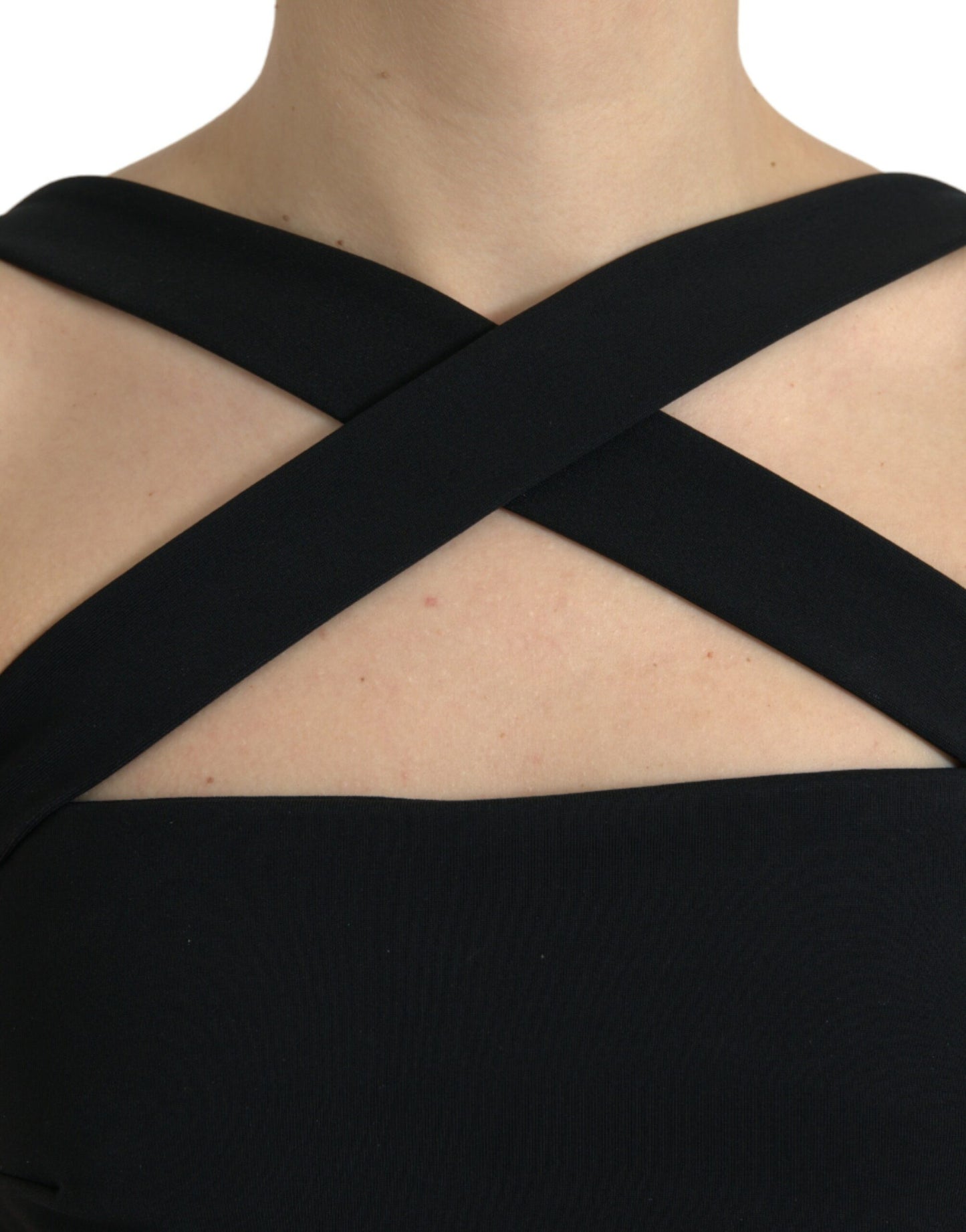 فستان دولتشي آند غابانا أسود بأكمام طويلة وقصة ضيقة