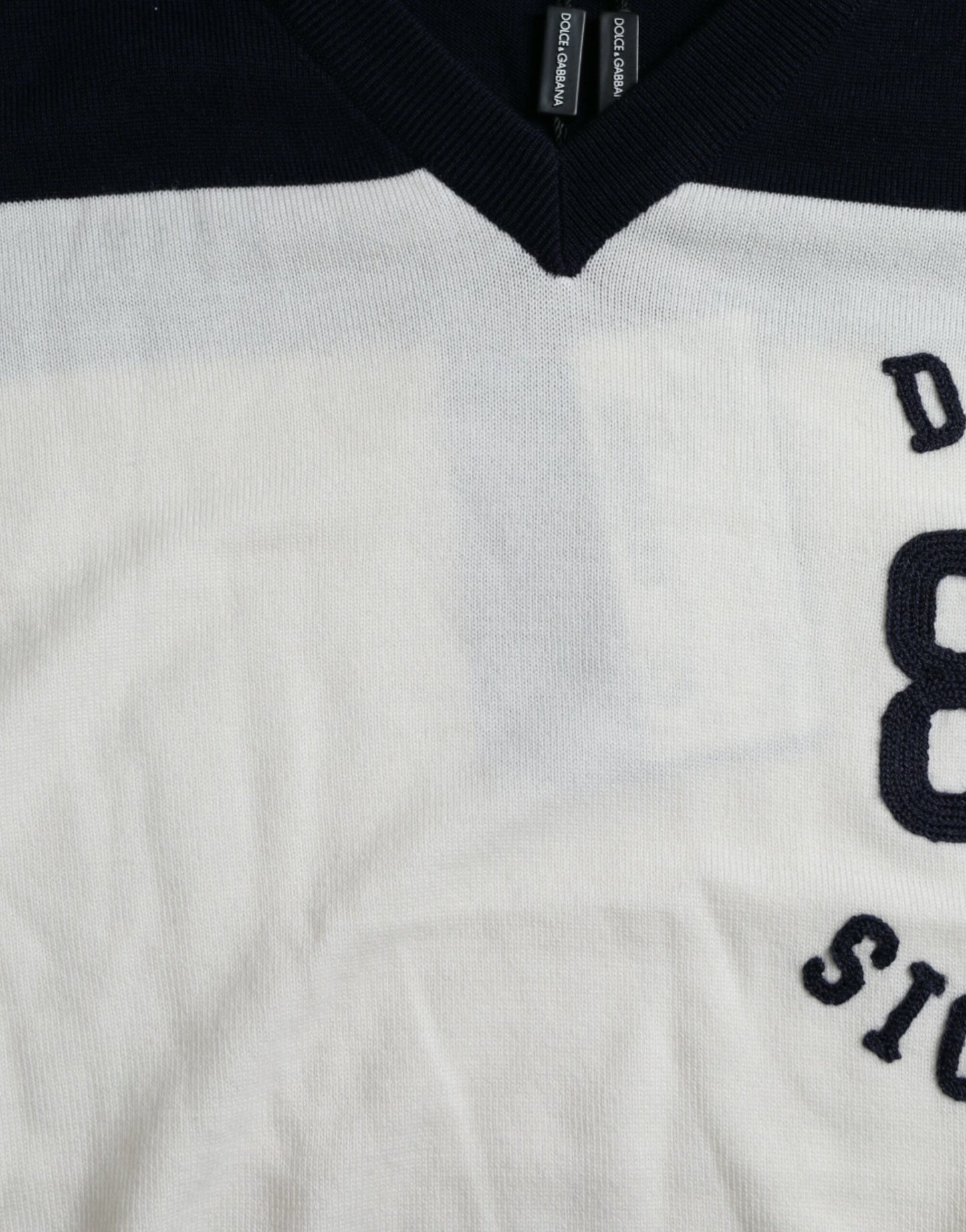 قميص هنلي من دولتشي آند غابانا أبيض وأسود من سيسيليا، بلوفر