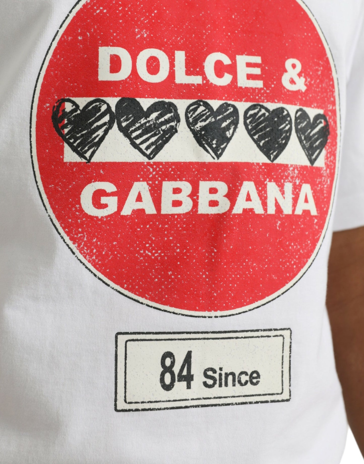 تي شيرت Dolce &amp; Gabbana White Amor Heart قطني بياقة دائرية وأكمام قصيرة