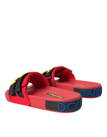 أحذية شاطئ مسطحة من دولتشي آند غابانا باللونين الأحمر والأسود بشعار
