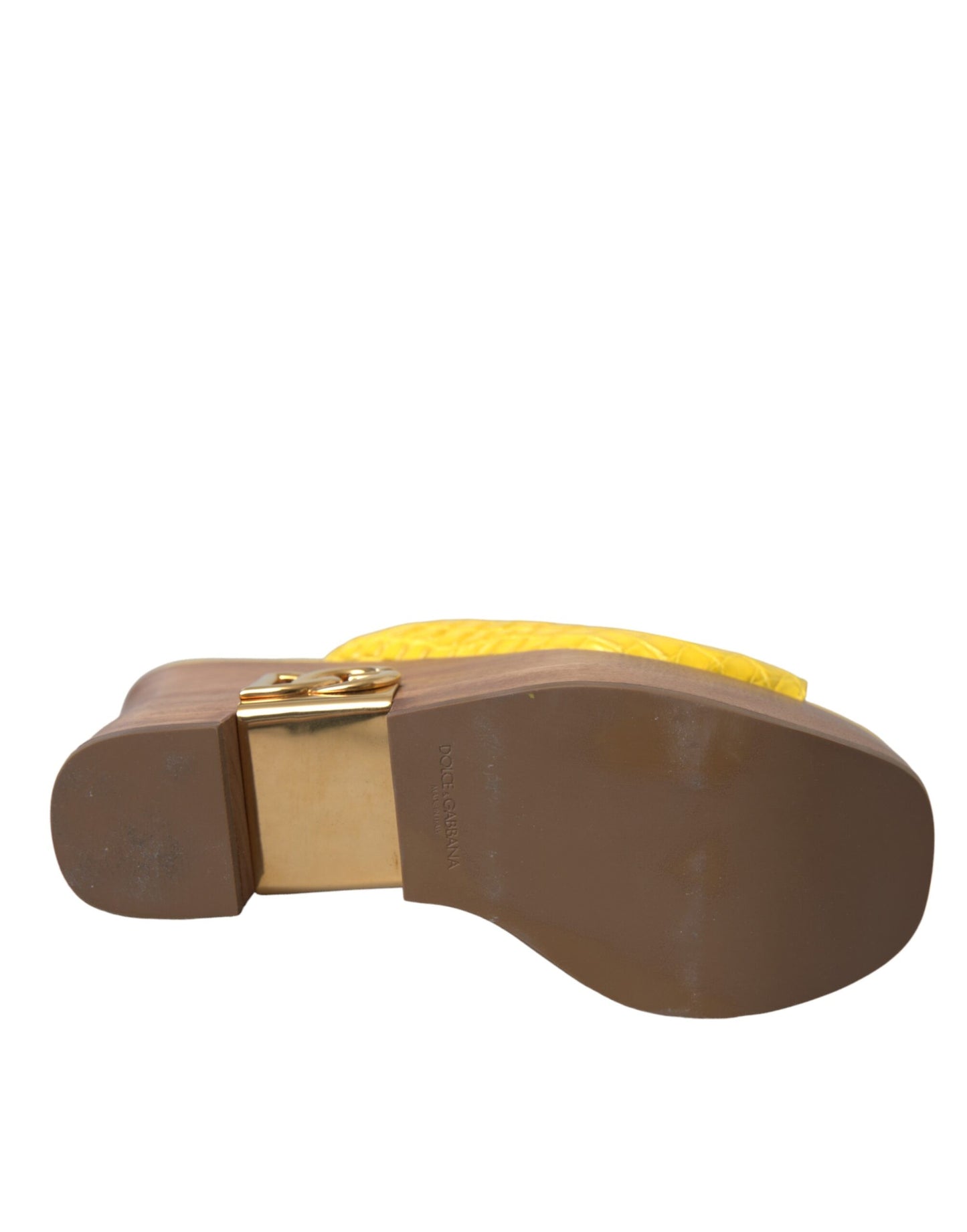 حذاء دولتشي آند غابانا المصنوع من الجلد الأصفر بكعب إسفيني خشبي