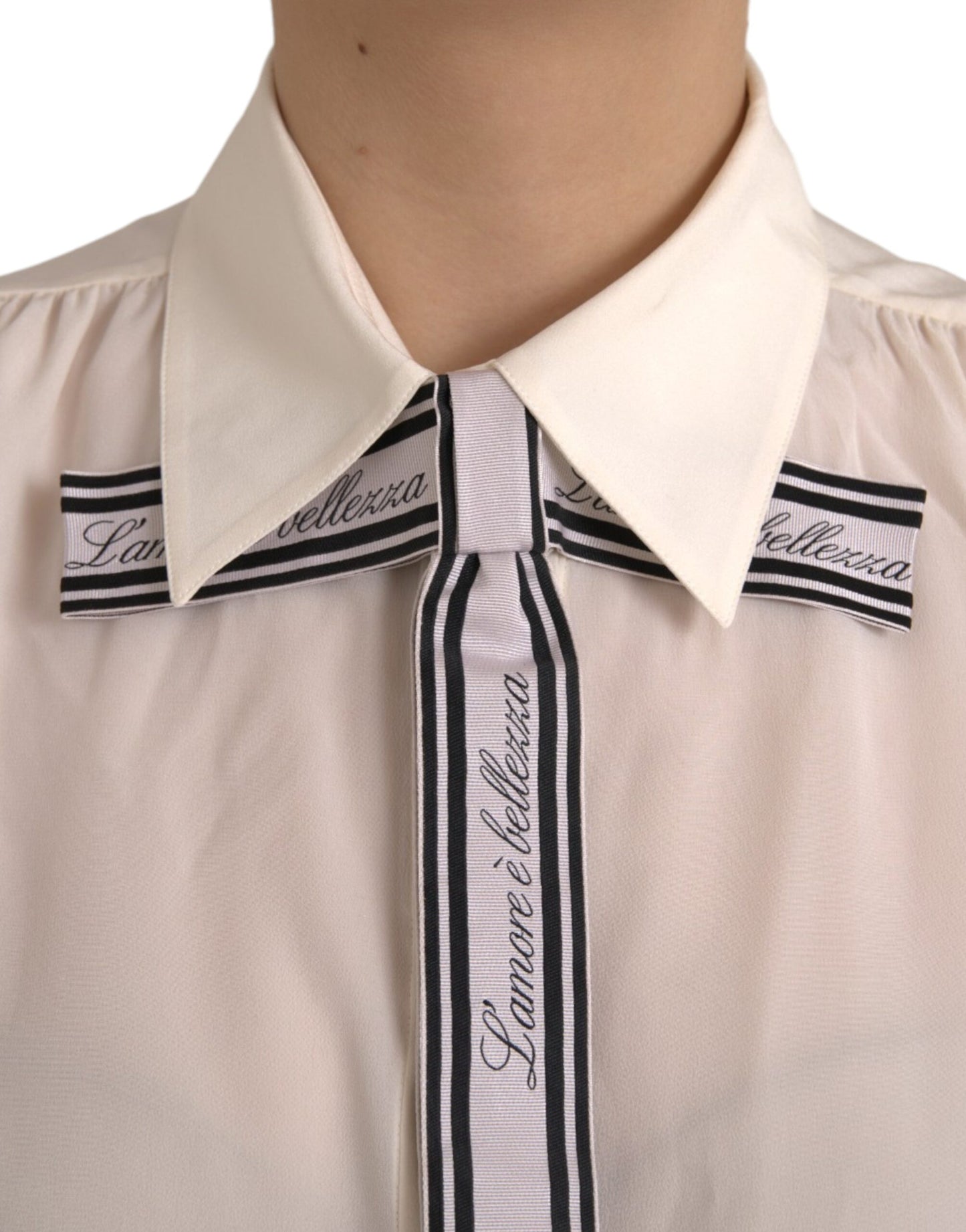 بلوزة دولتشي آند غابانا بيضاء بأكمام طويلة وأزرار