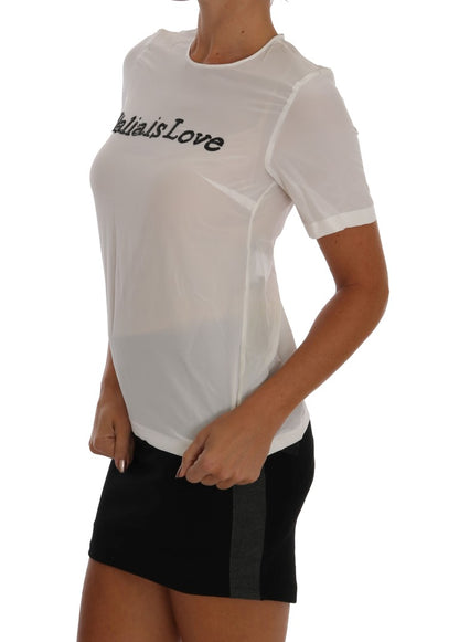 تي شيرت وبلوزة دولتشي آند غابانا من الحرير الأبيض بشعار "إيطاليا هي الحب"