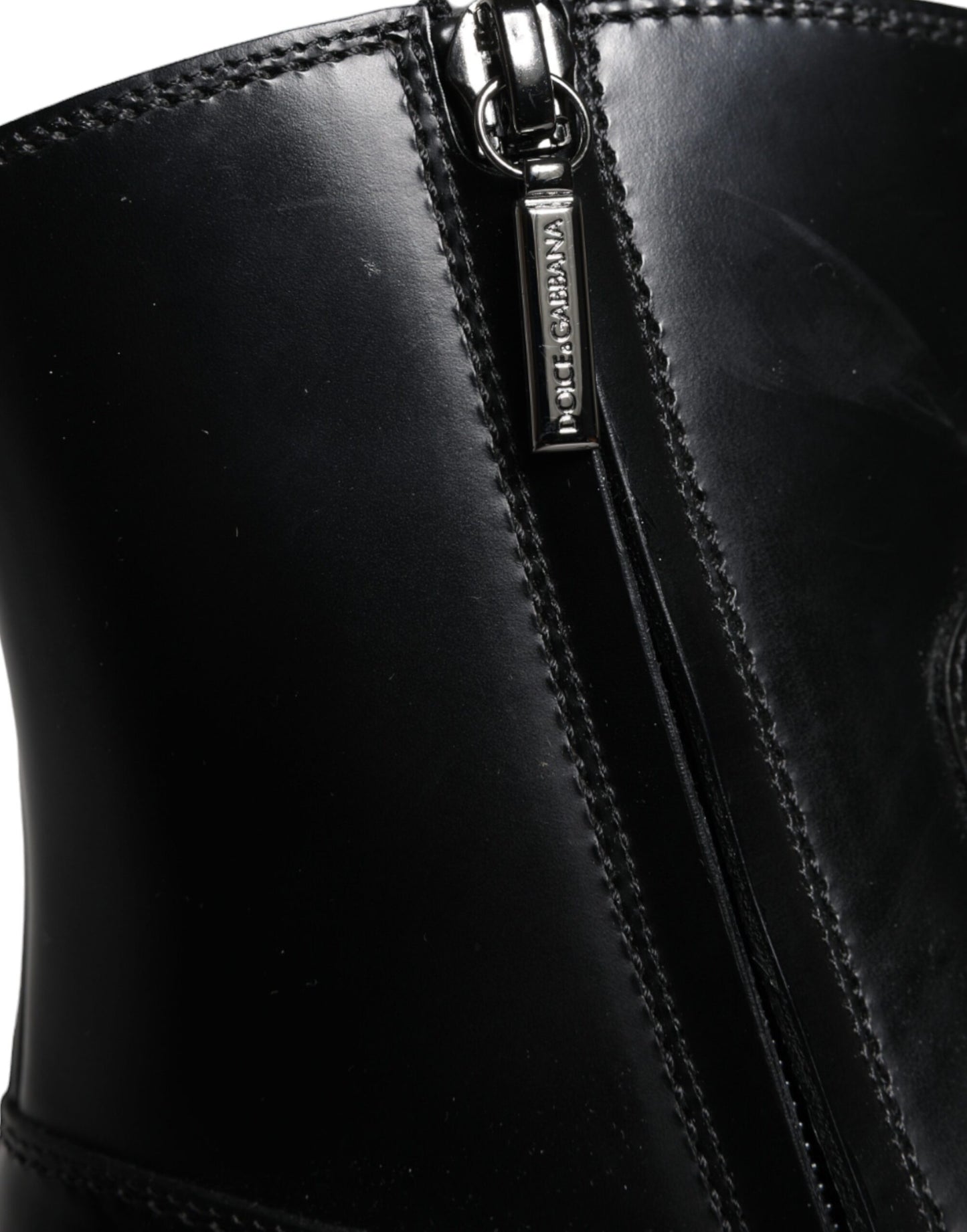 حذاء بوت قصير من الجلد الأسود من دولتشي آند غابانا