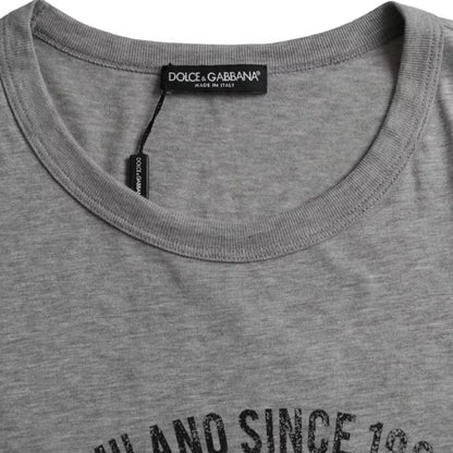تي شيرت دولتشي آند غابانا رمادي بطبعة جرافيكية من القطن وياقة مستديرة