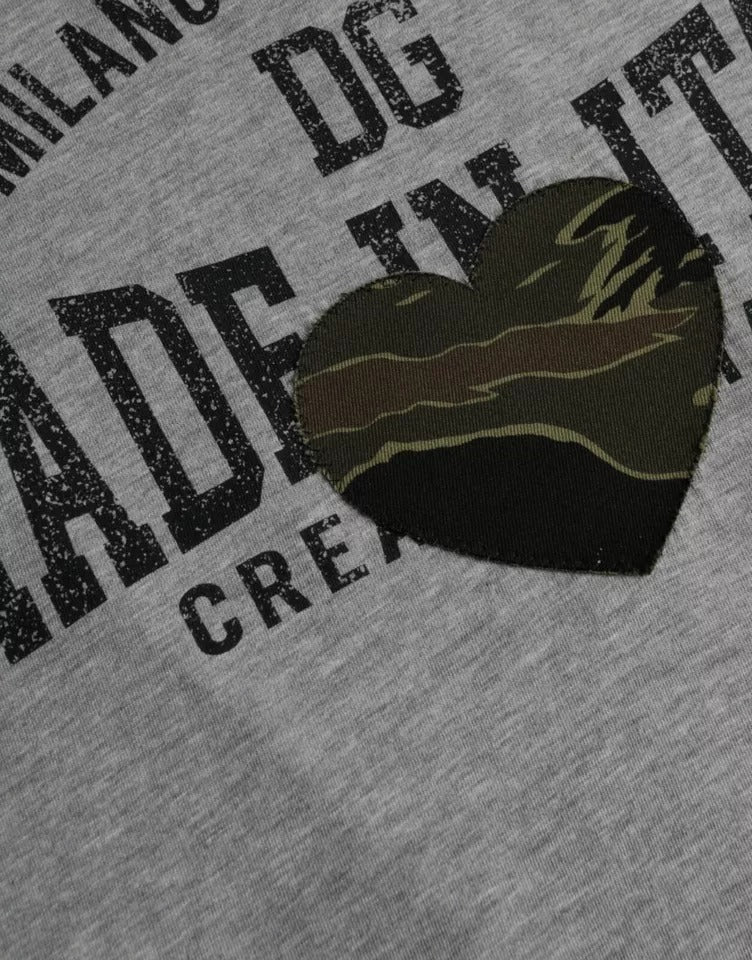 تي شيرت دولتشي آند غابانا رمادي بطبعة جرافيكية من القطن وياقة مستديرة