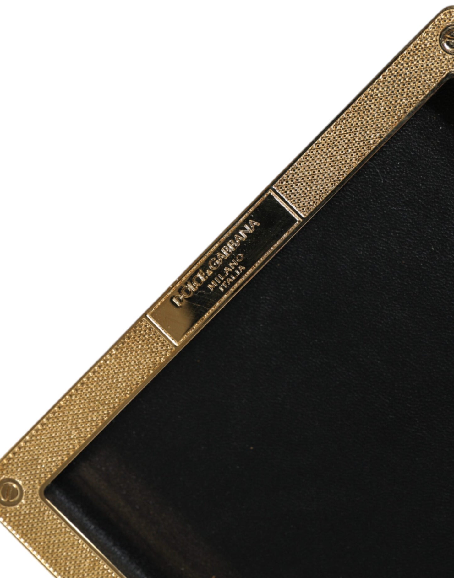 حقيبة يد دولتشي آند غابانا سوداء من الجلد بإطار ذهبي ومزينة بمسامير
