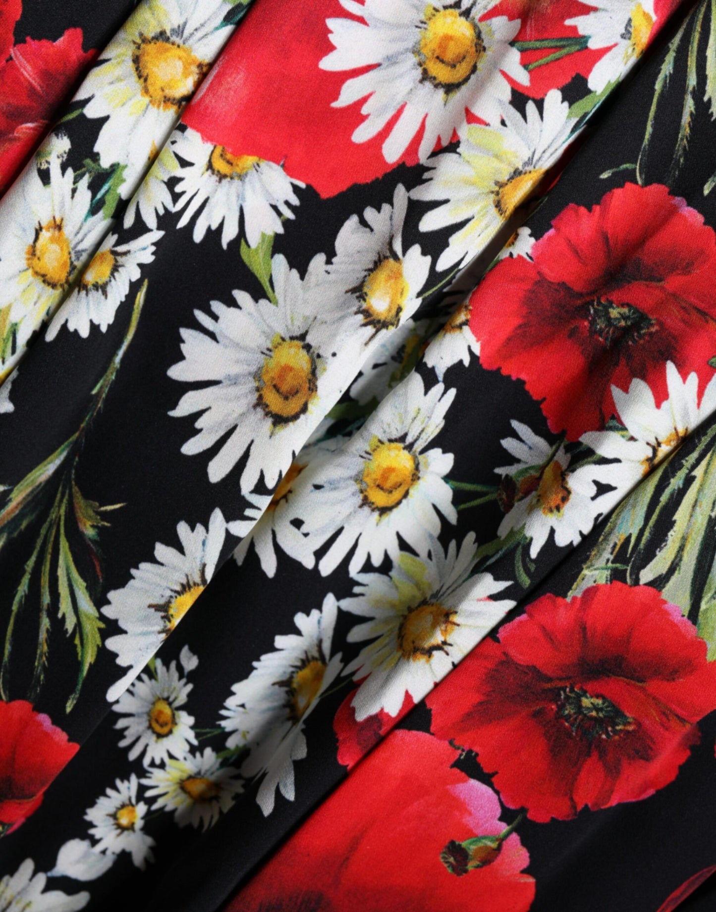 فستان دولتشي آند غابانا الأسود الحريري المزهر بدون أكمام طويل