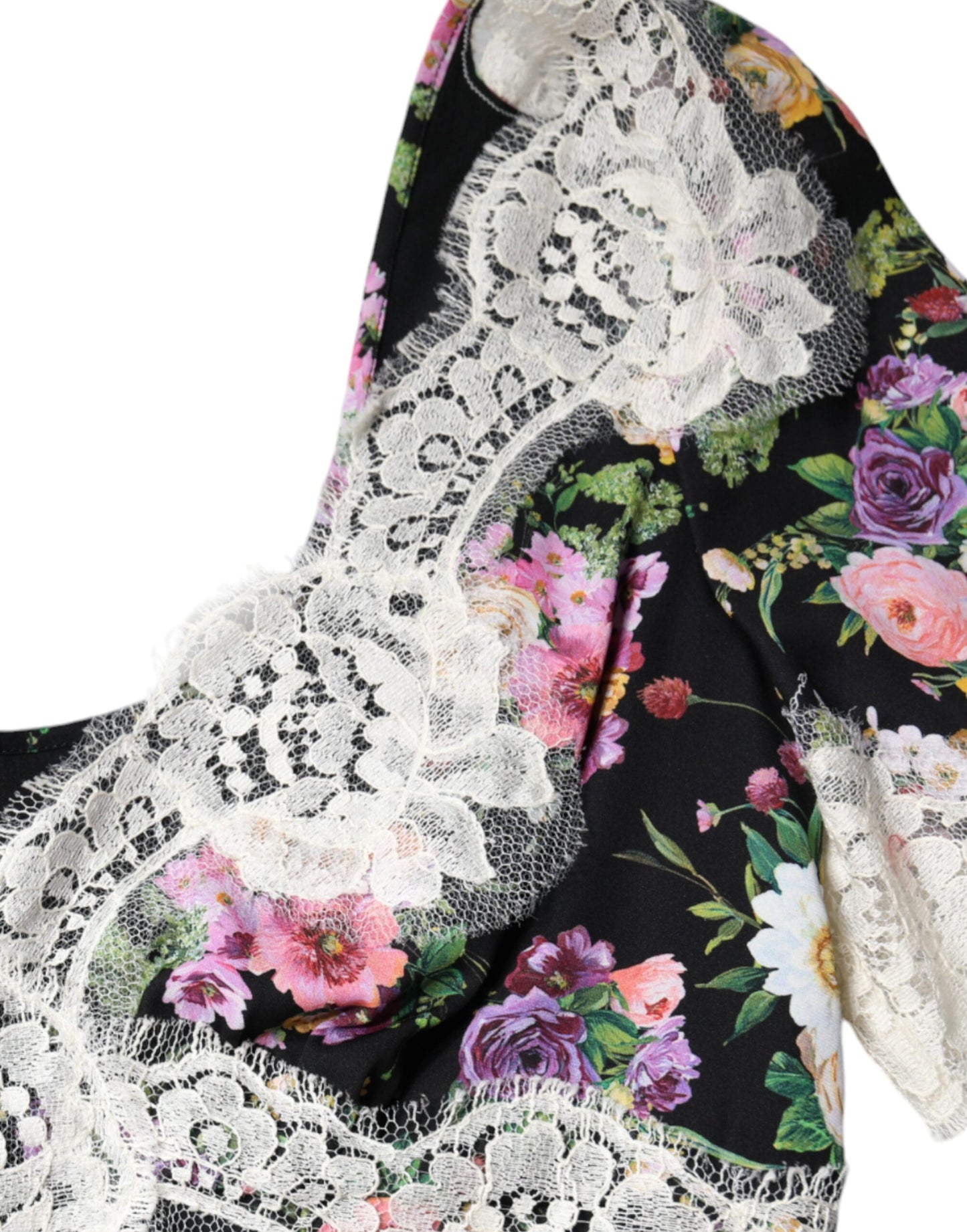 بلوزة دولتشي آند غابانا سوداء بأكمام قصيرة من الدانتيل المزهر