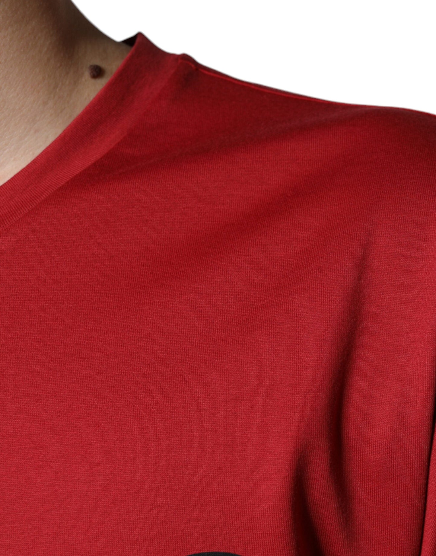 تي شيرت دولتشي آند غابانا أحمر قطني بطبعة شعار DG ورقبة دائرية