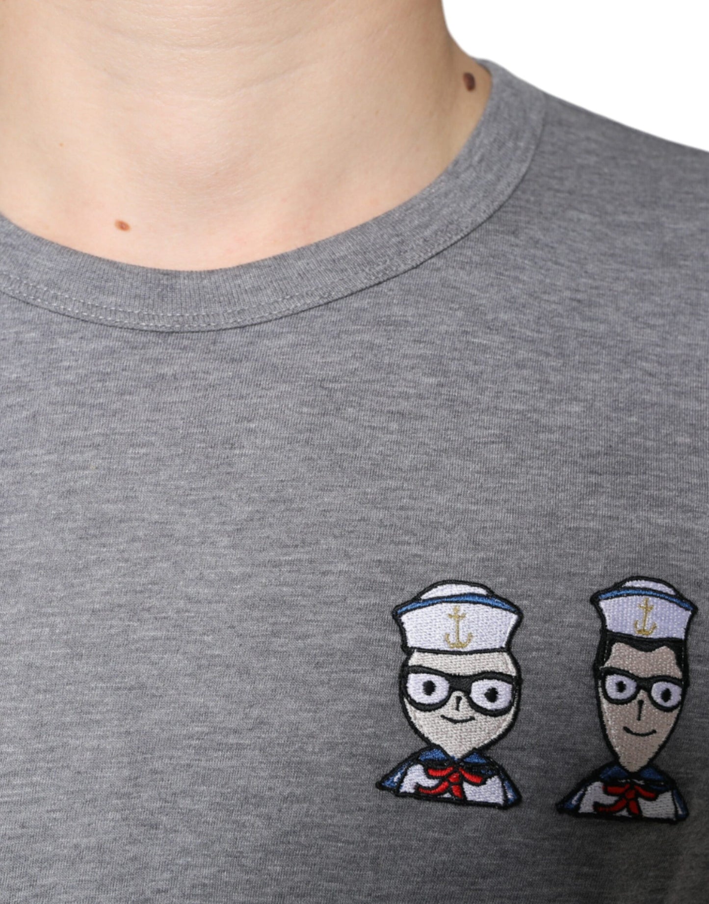 تي شيرت دولتشي آند غابانا رمادي قطني بأكمام قصيرة #DGFamily