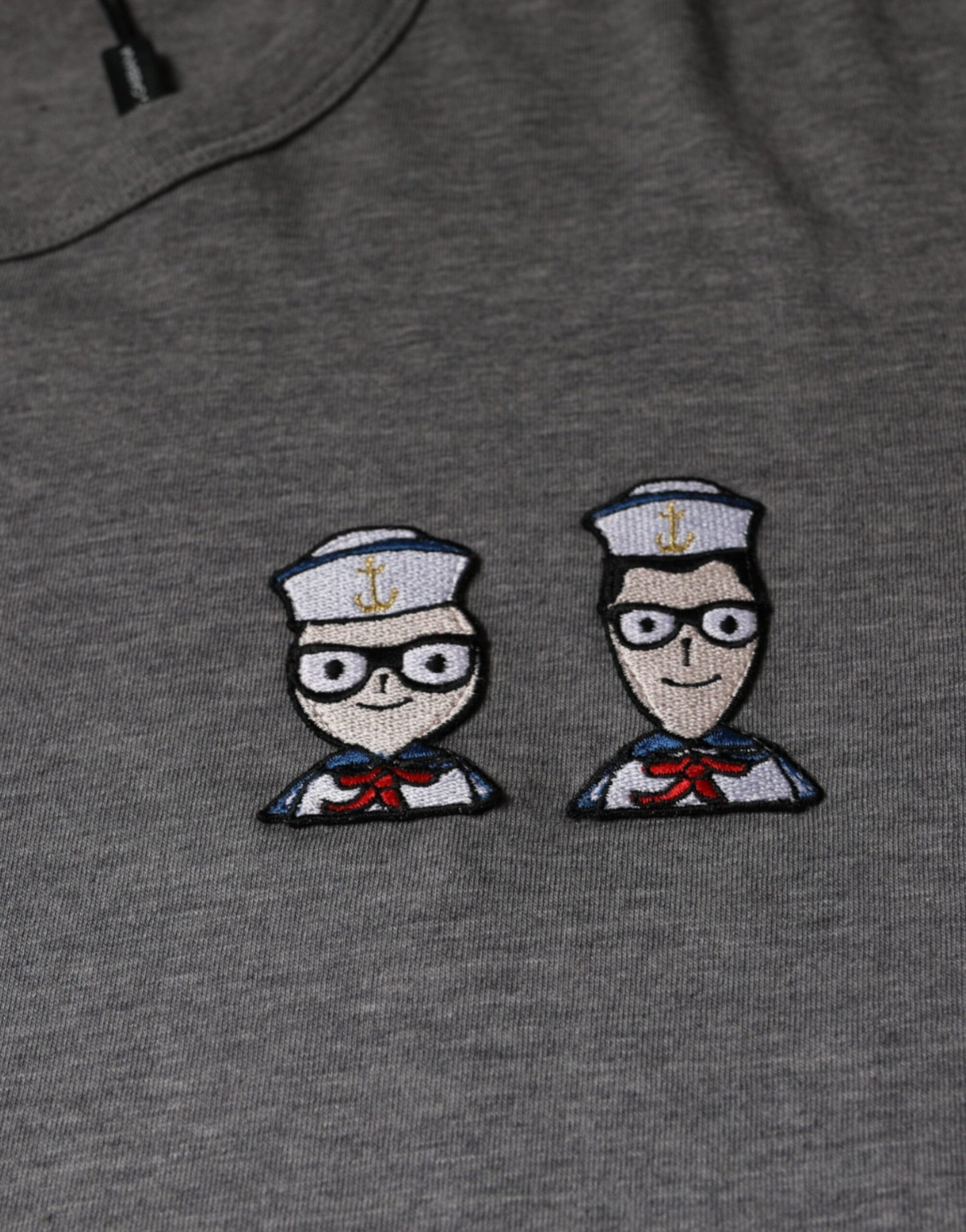 تي شيرت دولتشي آند غابانا رمادي قطني بأكمام قصيرة #DGFamily