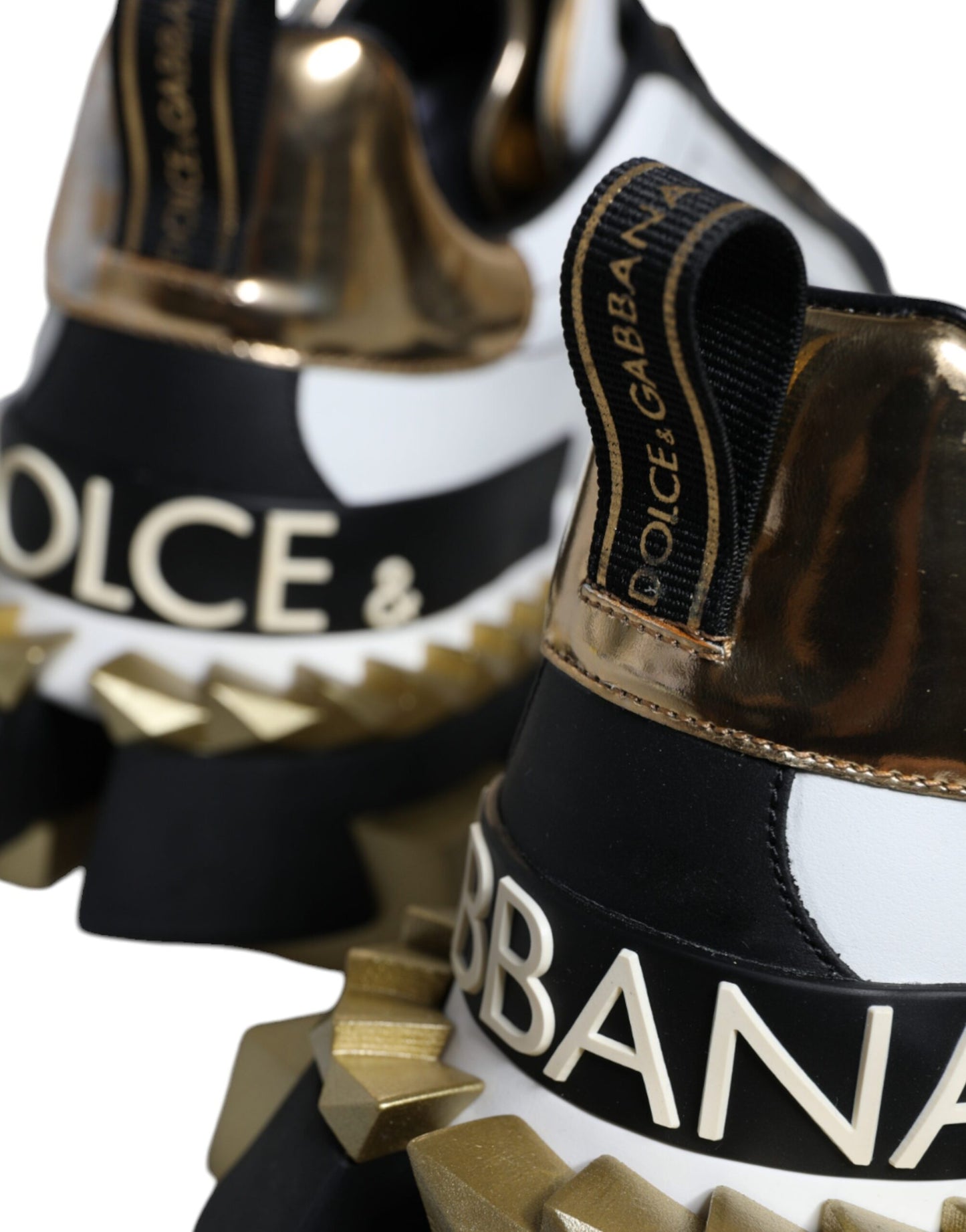 حذاء رياضي سوبر كينج من دولتشي آند غابانا باللون الأبيض الذهبي والأسود من الجلد