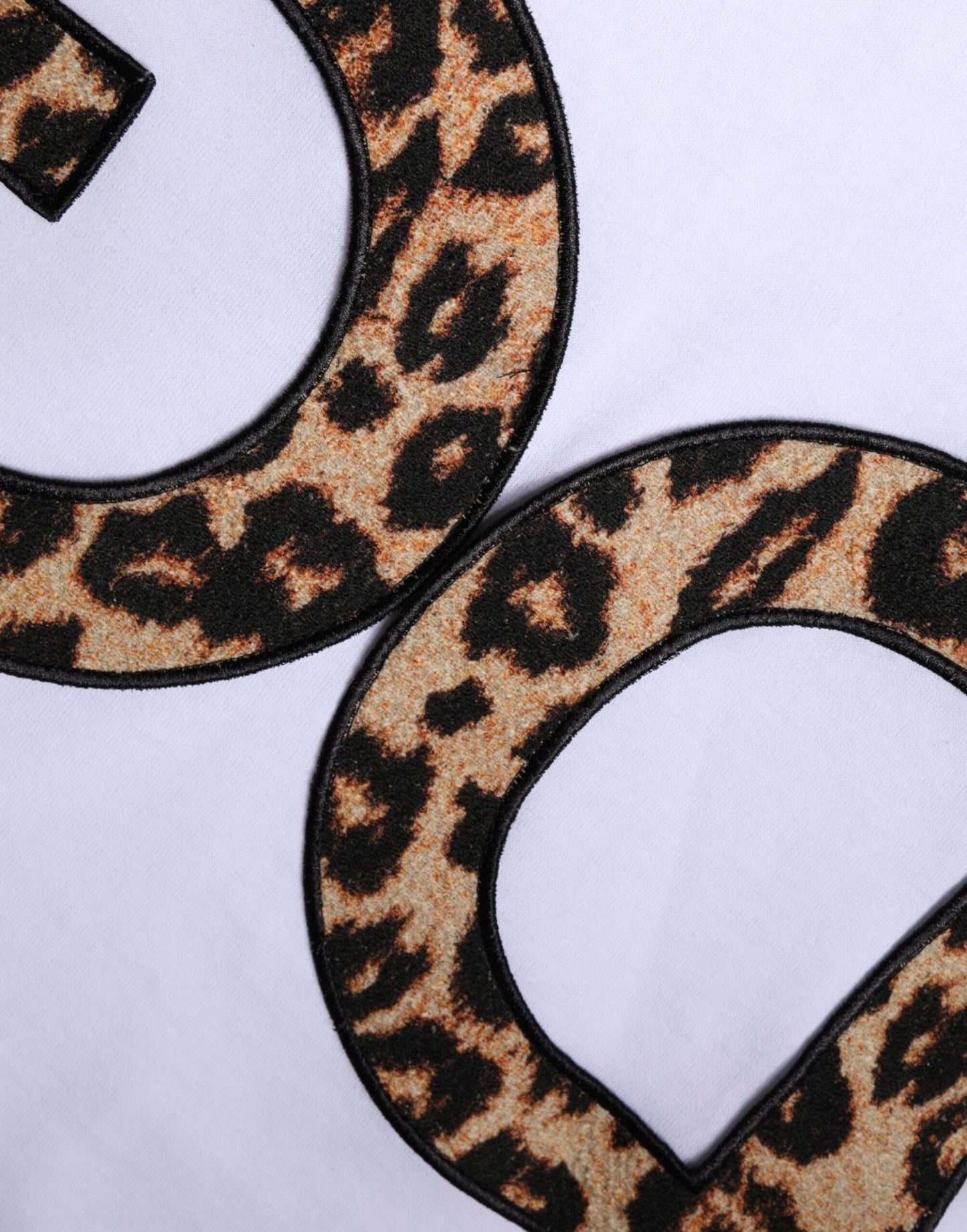 تي شيرت دولتشي آند غابانا أبيض من القطن بأكمام قصيرة وشعار DG