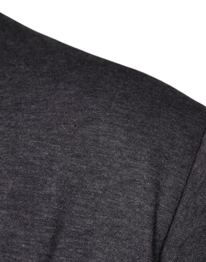 تي شيرت دولتشي آند غابانا رمادي اللون من القطن برقبة دائرية وشعار مطبوع