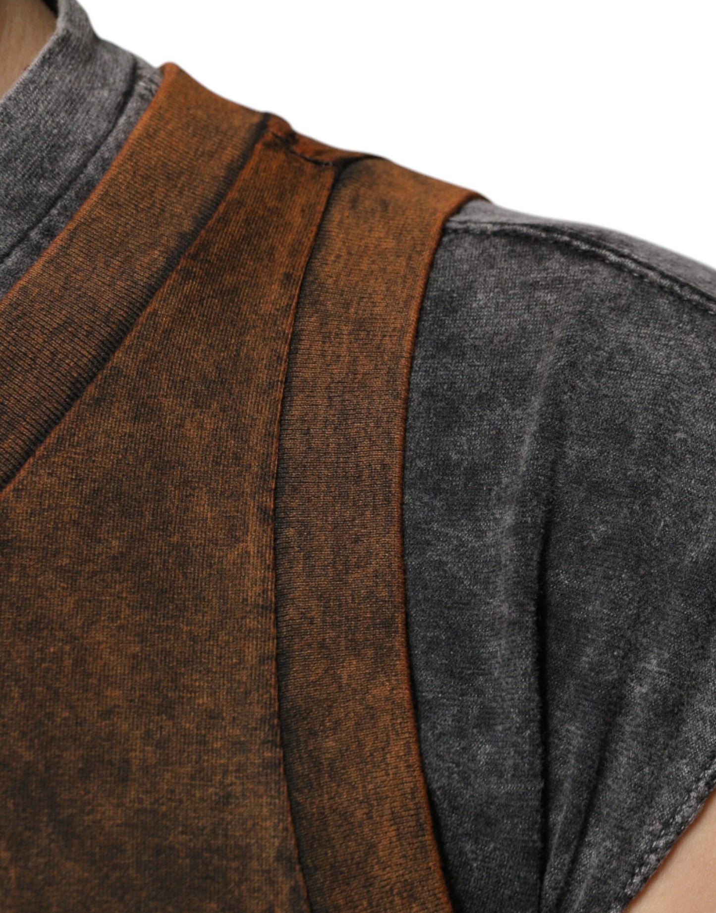 تي شيرت دولتشي آند غابانا بني قطني بياقة دائرية بدون أكمام